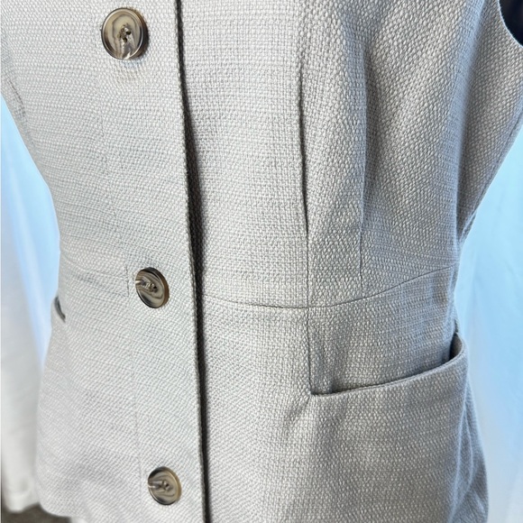 Banana Republic, crew neck top, cap-sleeve, light grey, size 10 - Picture 4 of 7